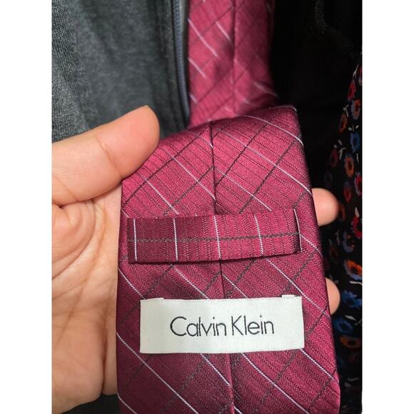 Calvin Klein Mens One Size Silk Burgundy Red Diagonal Striped Pattern Neck Tie - Picture 2 of 5
